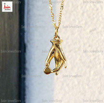 18 Kt, 22 Kt Gold Small Hand Holding A Zircon Chain Pendant 12-20 Grams ... - $2,051.30+