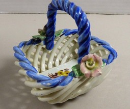 VTG hand made in Spain Ceramic Woven Basket white &amp; cobalt blue floral accent - £15.77 GBP