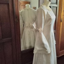 Vintage Wedding Gown Cream Satin Lace Embellished Bell Sleeves Roses Pet... - $190.00