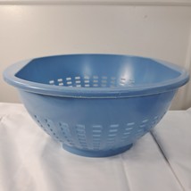ARROW USA blue Colander Strainer Plastic Footed pastel dusty blue Vintage - £18.83 GBP