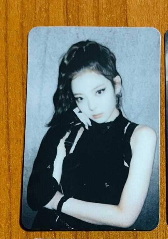 LIA ITZY Offizielles Fotokartenalbum [RATEN SIE WEN?] Kpop Authentic - $9.92