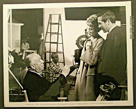 ALFRED HITCHCOCK :DIRECTOR : (ORIGINAL VINTAGE CANDID &amp; ON THE SET PHOTO... - £155.33 GBP