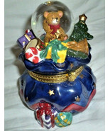 The San Francisco Music Box Co Christmas Xmas Medley Bear with Gifts Wat... - $414.68 MXN