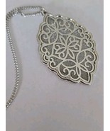 HOWARD&#39;S ~ Scalloped OVAL Pendant Necklace ~ 18&quot; - 21&quot; Length ~ Nickel Free - $445.14 MXN