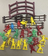 Plastic Toys Cowboys and Indians Lot fo 29 pieces  Lot - £12.57 GBP