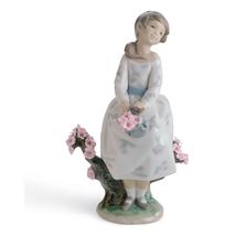 Lladro 01008352 A Walk Through Blossoms Figurine New - $380.00