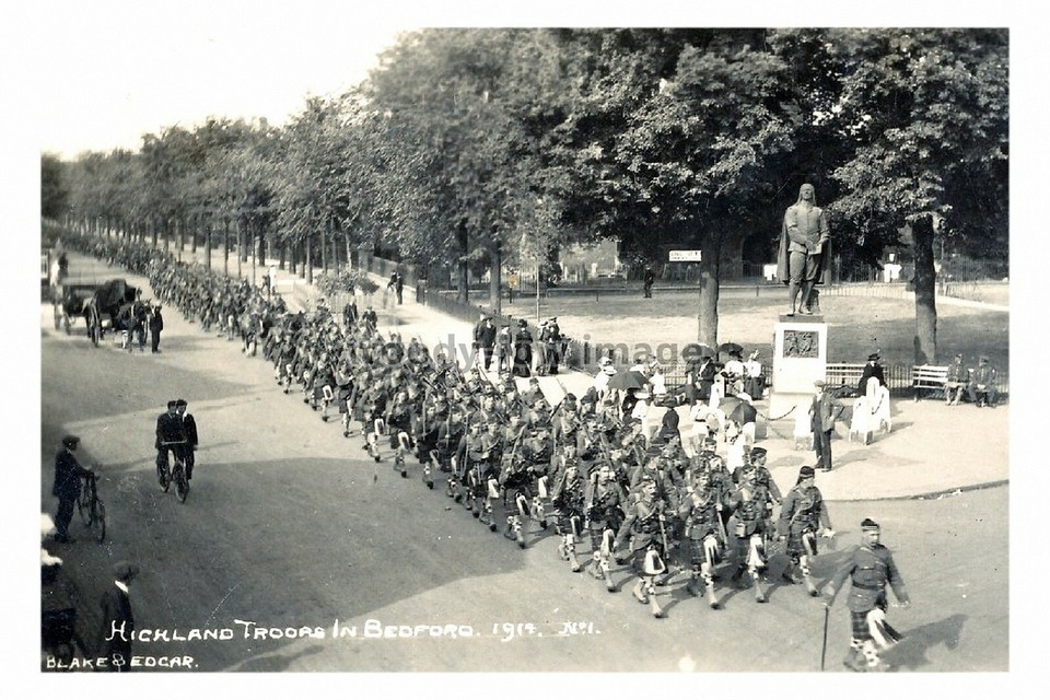 rs2061 - Highland Troop marching through the Town of Bedford - photo 6x4 - $2.95