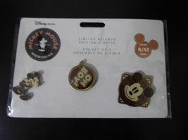 Disney Trading Broches 128065 DS - Mickey Mouse Souvenirs 3 Ensemble - Avril - £36.73 GBP