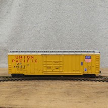 HO Scale Union Pacific UP 461153 Box Ca Knuckle Coupler Freight Car Weig... - $17.82