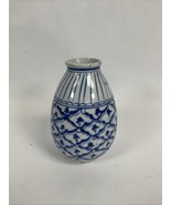 Vintage Cobalt Blue and White Vase With Flowers With Swirls Diamonds 5-1... - $282.25 MXN
