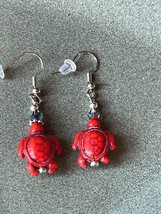 Small Faceted Bead w Red Resin Sea Turtle Dangle Earrings for Pierced Ears – 5/8 - £9.05 GBP