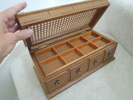 Jewelry Music Box Plays Shadow of Your Smile - Cane Top Oak Wood Vtg 70s Japan - £32.36 GBP