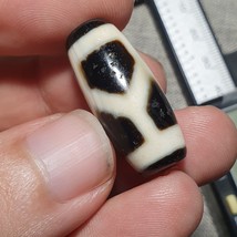 N # 41 Himalayan Indo Tibetan Windows Patterns Dzi Amulet Bead - $52.28
