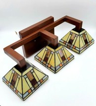 Vintage Mid Century Three Light Stained Glass Wall Mount Light Fixture  - $3,292.86 MXN