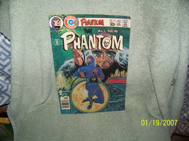 vintage 1976  charlton comic book {the phantom} - $7.43