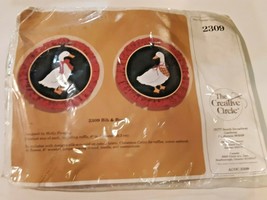 Creative Circle Embroidery Kit 2309 Geese Bib &amp; Bows New 1984 Vintage - £12.54 GBP