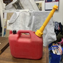 Vintage Pre Ban Wedco Essence Red Plastic 1-1/4 Gallon Vented Gas Can ne... - $39.99