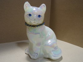 Vintage Fenton White Iridescent Sitting Cat w/ Necklace - £25.16 GBP