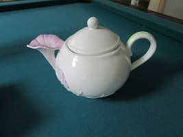 Unmarked campanula tea pot, gorgeous design, 6&quot; by 8 1/2&quot; spout to handle - $54.45