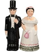 Attractives Magnetic Ceramic Salt Pepper Shakers Abraham Lincoln and Mary - $310.10 MXN