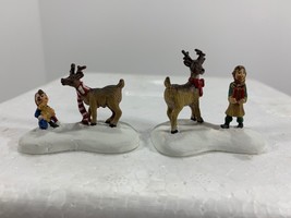 Santa&#39;s Helpers Elves &amp; Gifts w/ Reindeer Figures 91200 -Hawthorne Architectural - £14.93 GBP