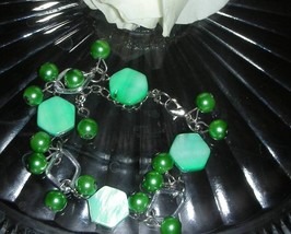 Green Sea Shell and Pearl Charm Bracelet - £7.17 GBP