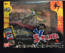 X Stuntz finger dirt bike with ramp, uni Fortune in box  2011  green bik... - £15.97 GBP