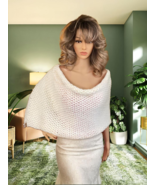 Scarf cape for bride and holidays color ivory handmade knitted.  - $2,784.25 MXN