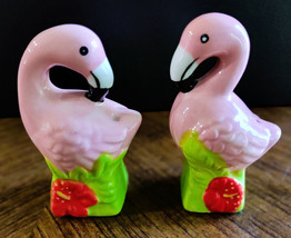 NEW Pair of Standing Pink Flamingos 3 1/4&quot;  Salt &amp; Pepper Shakers with Flower - £8.91 GBP