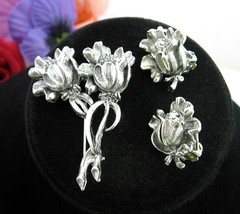 Pretty Peony Pin Brooch &amp; Clip On Earrings Set Vintage Flower Blooms Silvertone - £18.37 GBP