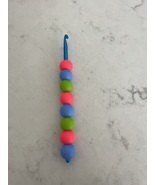 Cute colorful and helpful crochet hooks  - $133.04 MXN