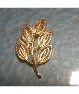 Gerry&#39;s Vtg. Golden Leaf Brooch - $313.98 MXN