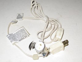 DEPT 56-  HOUSE LIGHT- W/SWITCH - NO BULB- EXC. - M9 - $168.80 MXN
