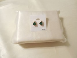 Department Store 1/2&quot; Gold Tone Green Christmas Tree Stud Earring A806 - £7.64 GBP
