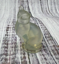 Vintage Sabino Paris Opalescent Glass Figurine Cat Sitting DAMAGE - £9.94 GBP