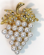 Vintage Faux Pearl &amp; Rhinestone Cluster of Grapes Brooch Pin Gold Tone - £11.20 GBP