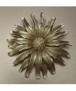 VINTAGE CROWN TRIFARI SUNFLOWER BROOCH PIN SIGNED GOLD TONED - $294.19 MXN