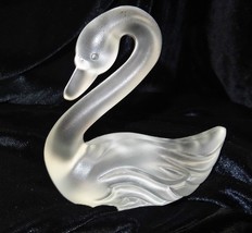 Fenton Art Glass Crystal Satin Swan Figurine Made in USA - £23.58 GBP