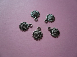 Small Sunflower Charms 10PCS - £1.74 GBP