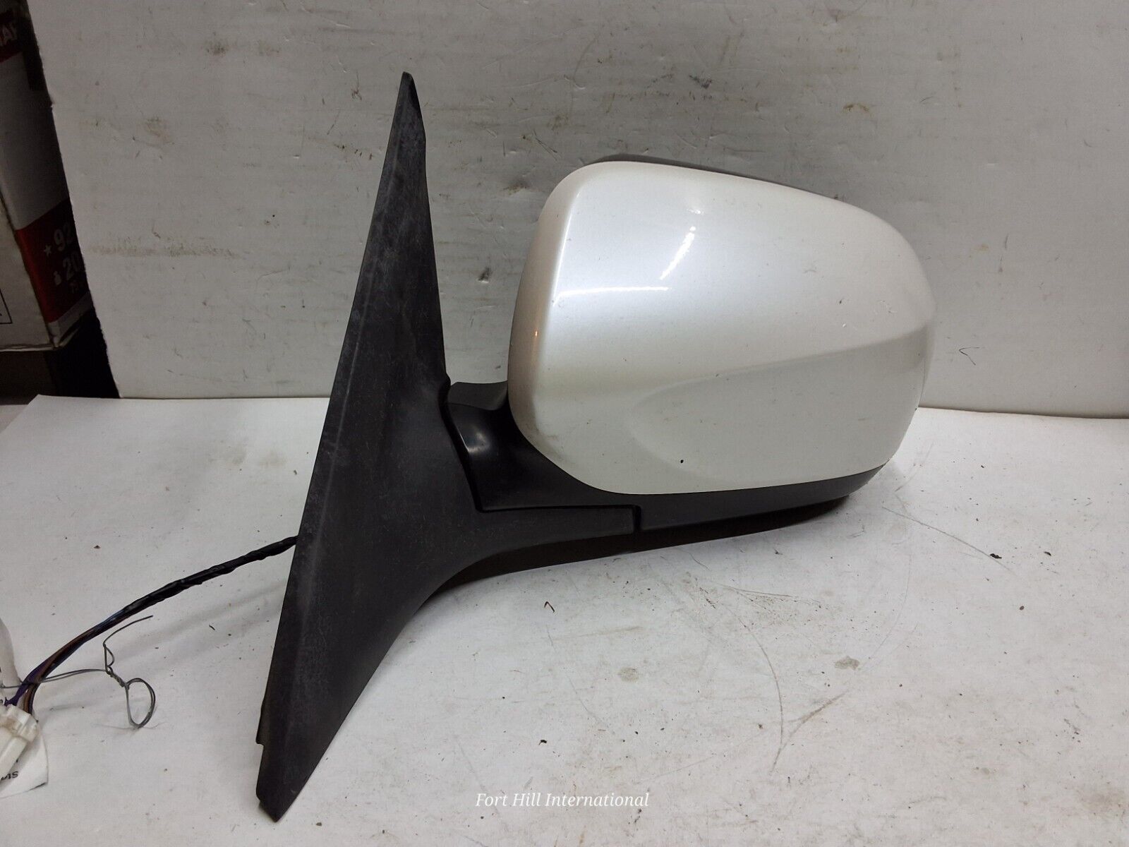 09 10 Subaru Forester left driver&#39;s heated door mirror white OEM e4-022739 - $29.69