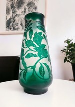 Green Sand Carved CAMEO Art Glass 11&quot; Vase Floral Kelsey Murphy Pilgrim Inspired - £56.05 GBP