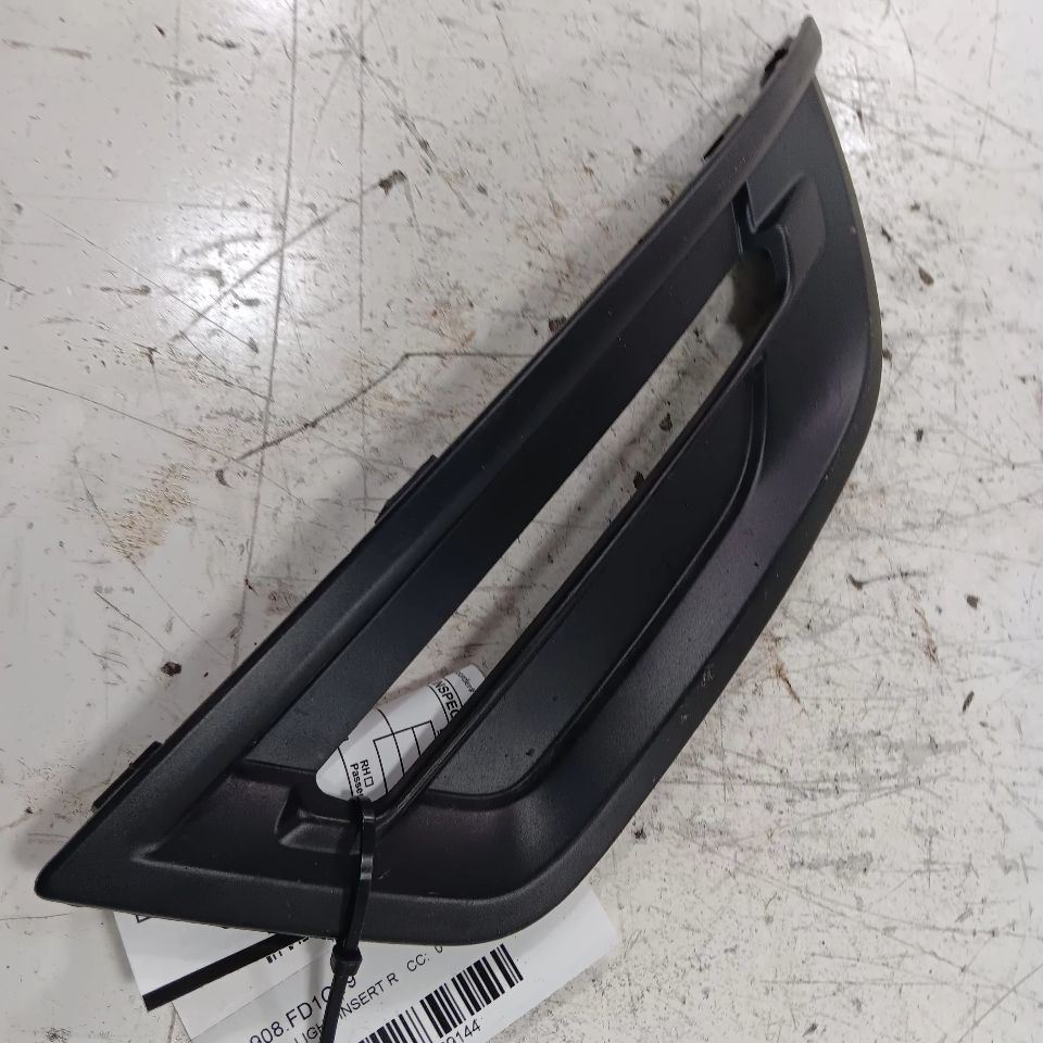 Ford Taurus Front Bumper Fog Light Insert Trim Bezel Right Passenger Sid... - $49.94