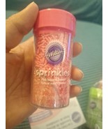 Wilton Sprinkles Pink Sugar &amp; Jimmies 2.5 Oz - $76.97 MXN