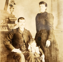 1880s Family Portrait Real Photograph Victorian Sepia Antique 7&quot; x 5&quot; F13A - $369.57 MXN