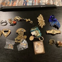 Brooch Bonanza Lot Of 22 Different Brooches Pins - $34.65