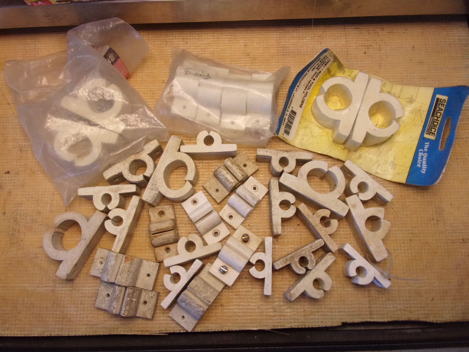 ROD AND TOOL HOLDER WHITE RUBBER  SEACHOICE 72081 BOAT PARTS LOT about 30+ - $24.75