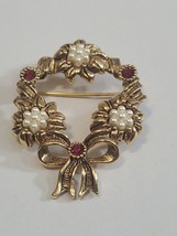 Vintage Avon Red Rhinestone And White Pearly Flower Wreath Pin Brooch - £7.40 GBP