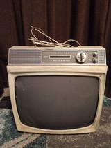 ANTIQUE VINTAGE RCA VICTOR PORTABLE TELEVISION TV SET WITH HANDLE - $250.46