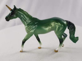Breyer Stablemate Unicorn Crazy Surprise Mystery Series Green Thoroughbred 2019 - £7.32 GBP