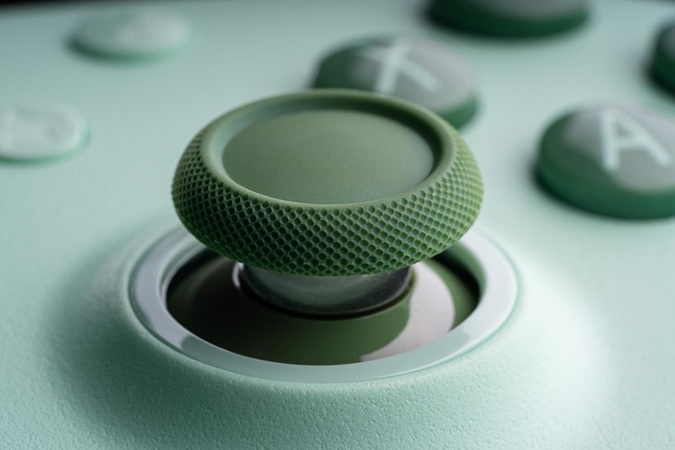 Precision Hall Effect Wireless Gaming Controller with Remappable Bumpers - Green Item image 12